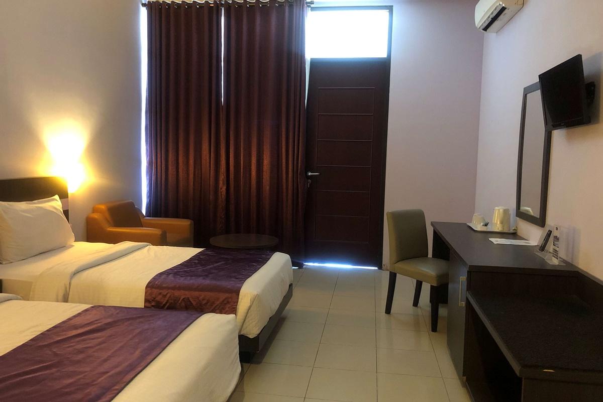Kyriad Sadurengas Hotel Tanah Grogot Exterior photo