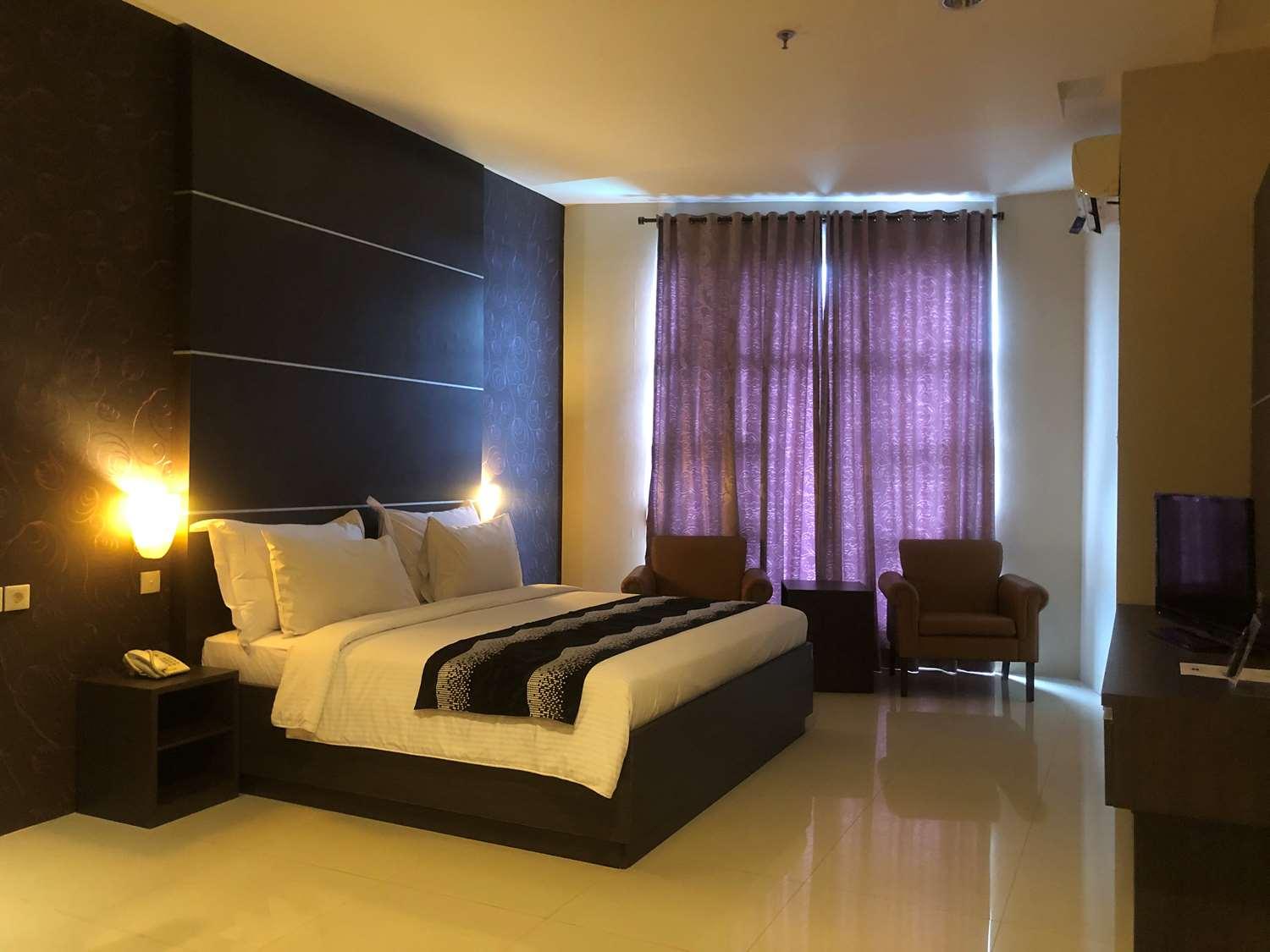 Kyriad Sadurengas Hotel Tanah Grogot Exterior photo