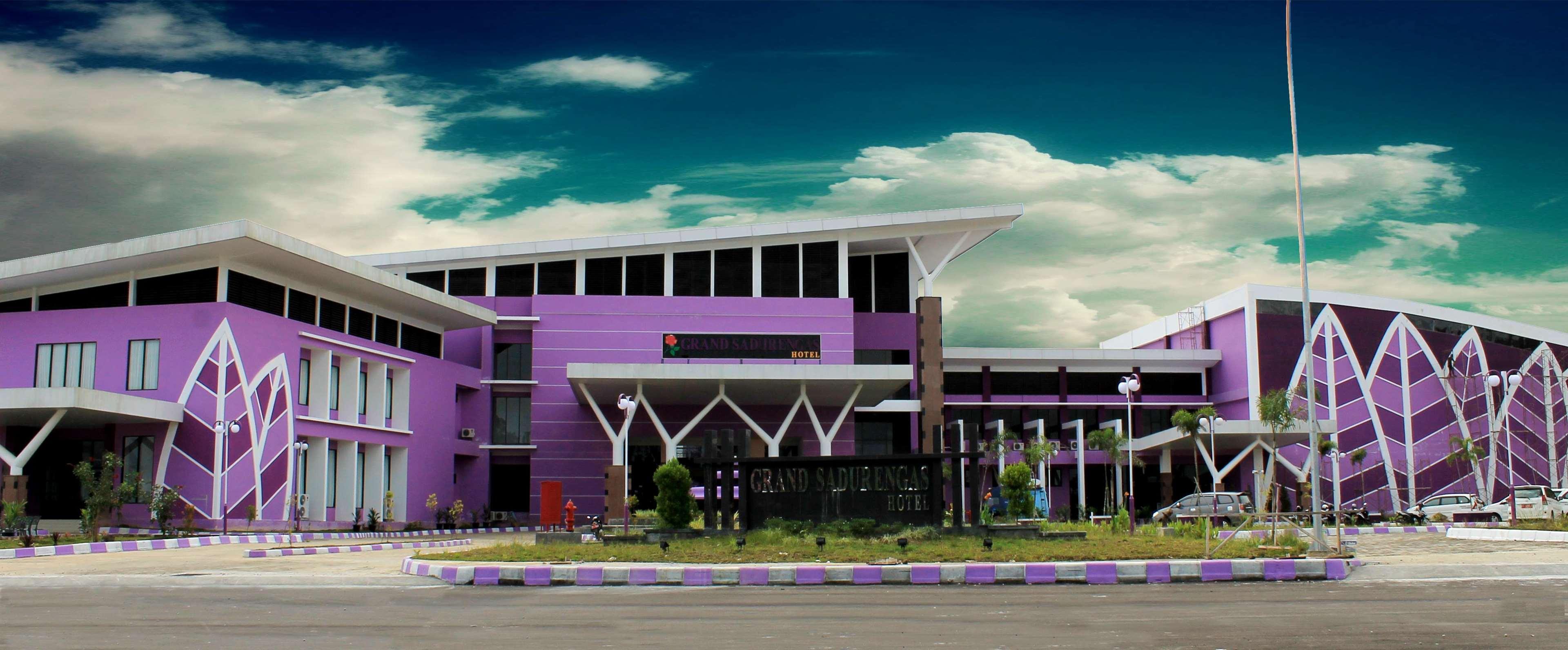 Kyriad Sadurengas Hotel Tanah Grogot Exterior photo