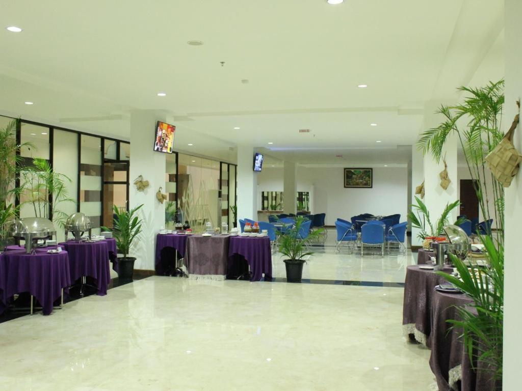 Kyriad Sadurengas Hotel Tanah Grogot Exterior photo